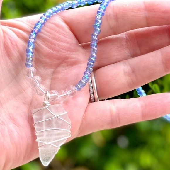 UNISEX SEA GLASS AND SEED BEAD NECKLACE - Picture 2 of 2